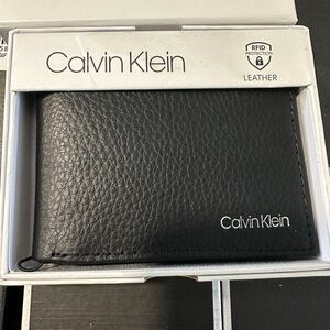 Calvin Klein Men's Bifold Black Leather Wallet brand new